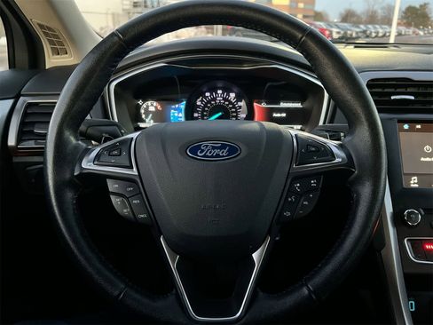 Used 2018 Ford Fusion SE w/ Fusion SE Technology Package image 22