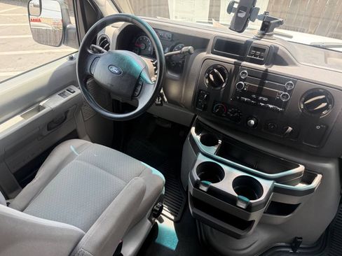 Used 2011 Ford E-350 and Econoline 350 XLT RWD image 6