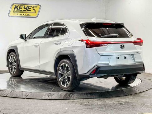 Used 2022 Lexus UX 200 w/ Accessory Package (Z2) FWD image 2