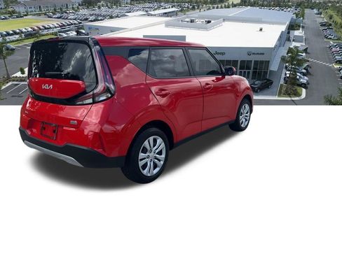 Used 2025 Kia Soul LX image 16