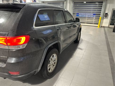 Used 2018 Jeep Grand Cherokee Laredo image 3