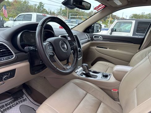 Used 2018 Jeep Grand Cherokee Overland AWD/4WD image 16