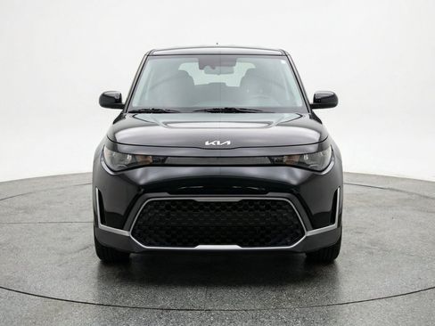 Used 2025 Kia Soul LX w/ LX Technology Package FWD image 2