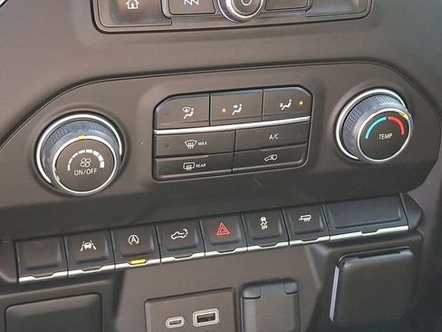 Used 2024 Chevrolet Silverado 1500 Custom image 19