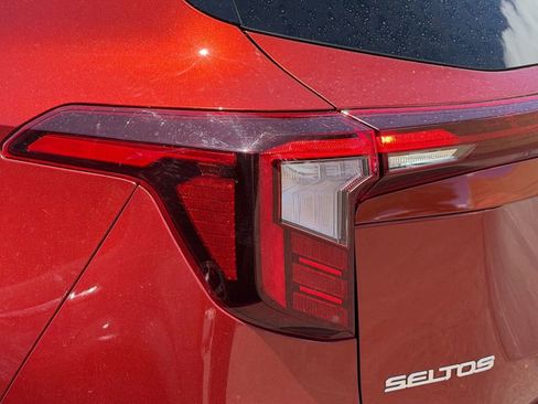 Used 2024 Kia Seltos S FWD image 8