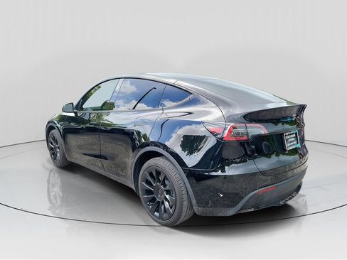 Used 2023 Tesla Model Y Long Range AWD/4WD image 5