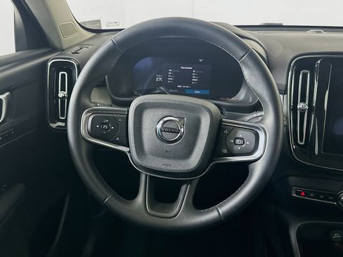 Used 2025 Volvo XC40 B5 Core image 17