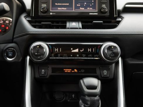 Used 2021 Toyota RAV4 XLE image 20