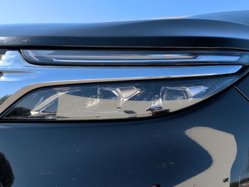 Used 2023 Chevrolet Equinox Premier image 3