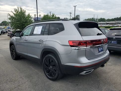 Certified 2024 Volkswagen Atlas SE w/ Panoramic Sunroof Package FWD image 6