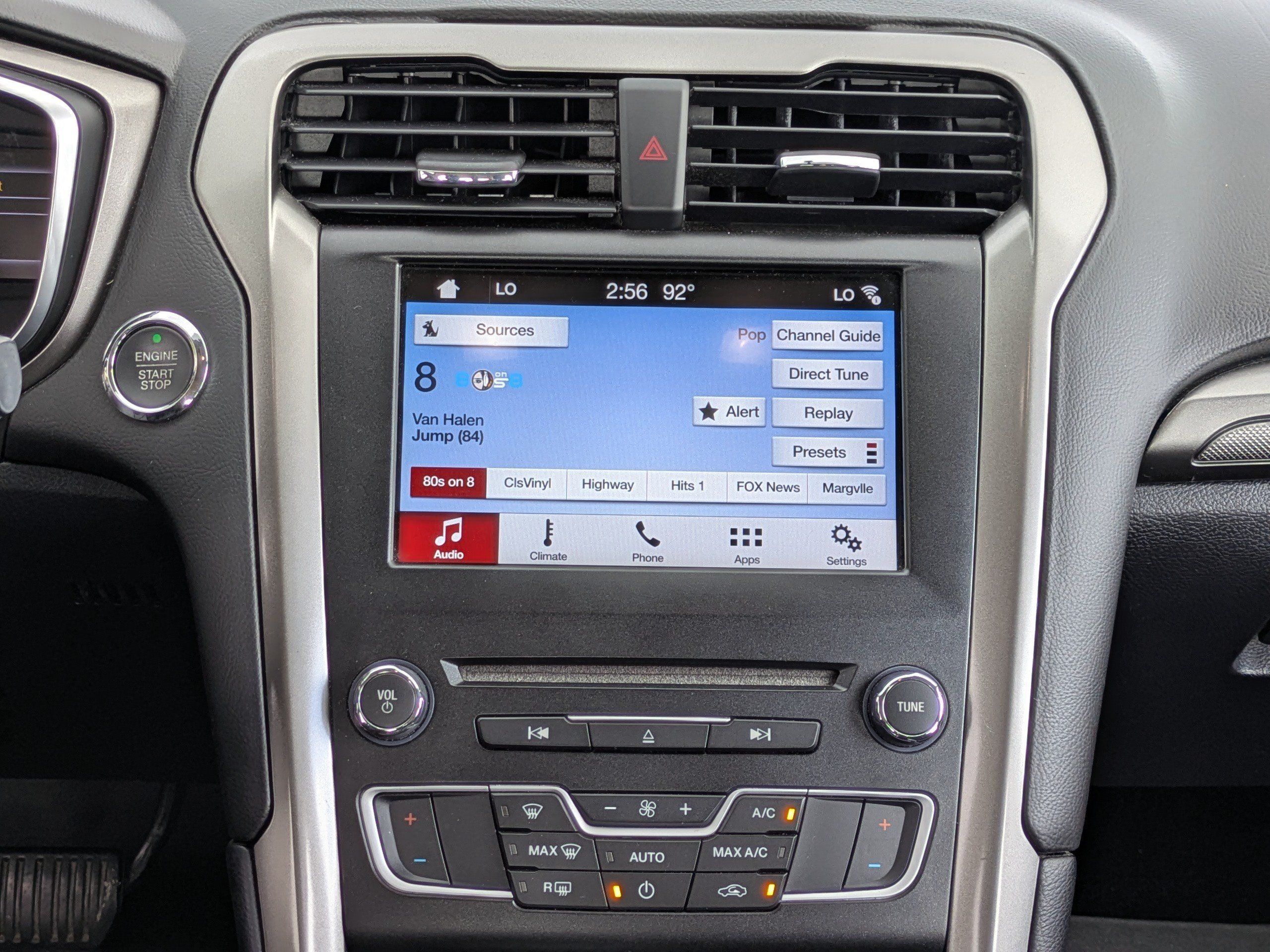 Used 2017 Ford Fusion SE w/ Fusion SE Technology Package FWD image 16