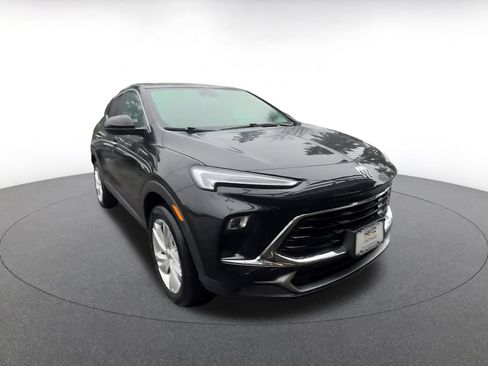 Used 2025 Buick Encore GX Preferred AWD/4WD image 3