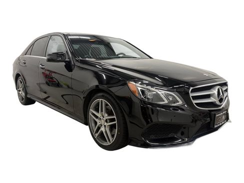Used 2016 Mercedes-Benz E 400 4MATIC Sedan image 3