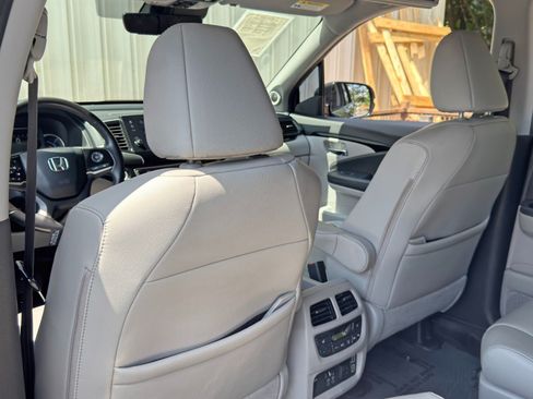 Used 2020 Honda Pilot Touring image 41