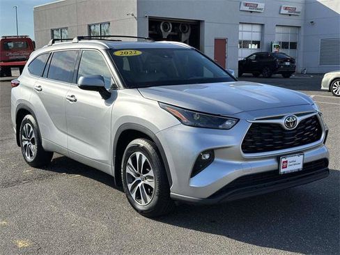 Certified 2022 Toyota Highlander XLE image 1