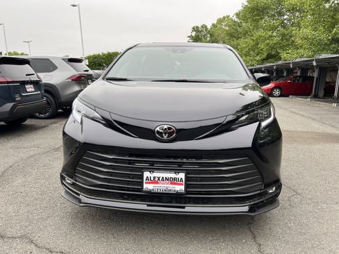 New 2026 Toyota Sienna XLE Woodland Edition AWD/4WD image 2