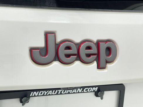 Used 2019 Jeep Grand Cherokee Trailhawk AWD/4WD image 38