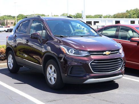 Used 2022 Chevrolet Trax LT w/ LT Convenience Package AWD/4WD image 3