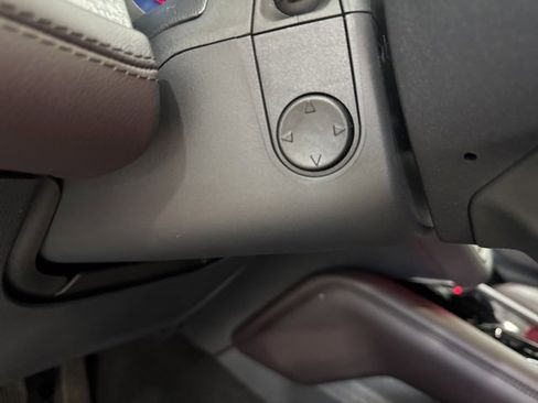 Used 2025 Ford Explorer Platinum image 23