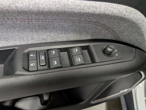 Used 2022 Jeep Compass Latitude w/ Sun and Sound Group AWD/4WD image 13