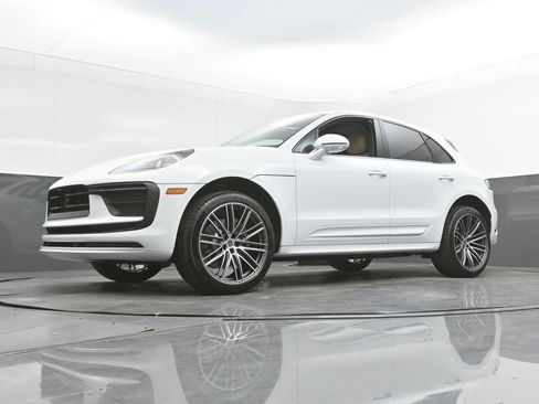 New 2026 Porsche Macan AWD/4WD image 35