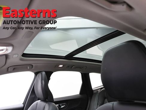 Used 2023 Volvo XC60 B5 Core FWD image 33