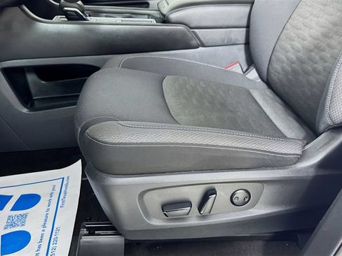 Used 2025 Nissan Pathfinder SV FWD image 22