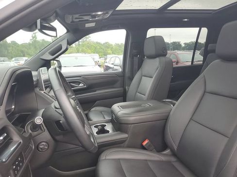 Certified 2024 Chevrolet Suburban Z71 w/ Luxury Package AWD/4WD image 17