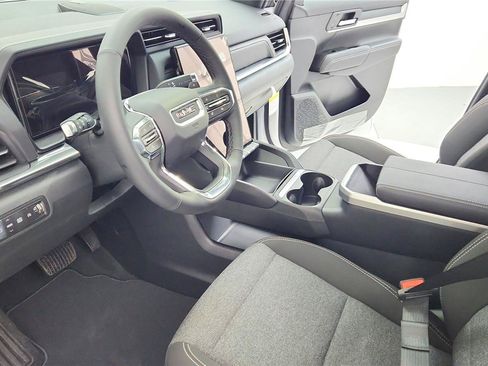 Used 2026 GMC Terrain Elevation w/ Technology Package II FWD image 9