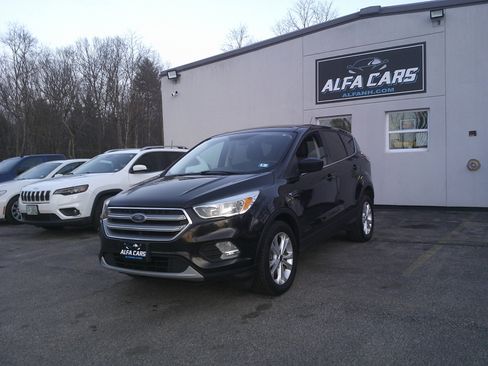 Used 2017 Ford Escape SE image 1
