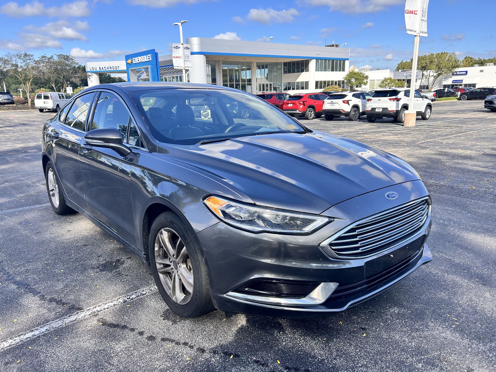 Used 2018 Ford Fusion SE w/ Fusion SE Technology Package FWD image 3