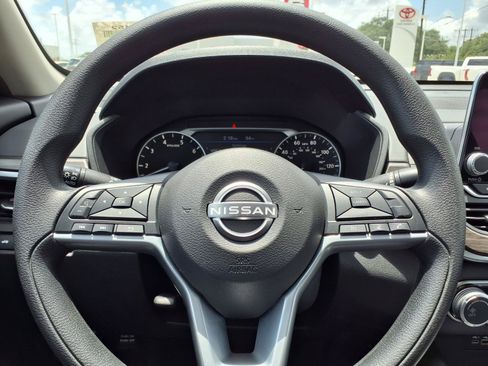 Used 2025 Nissan Altima 2.5 SV FWD image 21