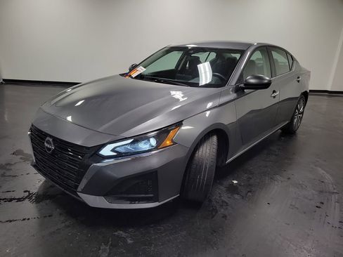 Used 2024 Nissan Altima 2.5 SV image 4