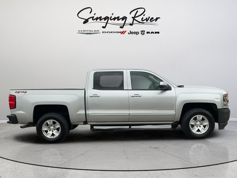 Used 2018 Chevrolet Silverado 1500 LT w/ LT Fleet Convenience Package AWD/4WD image 8