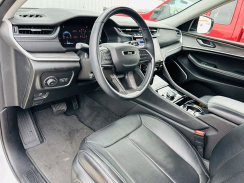 Used 2022 Jeep Grand Cherokee L Limited w/ Luxury Tech Group II image 19