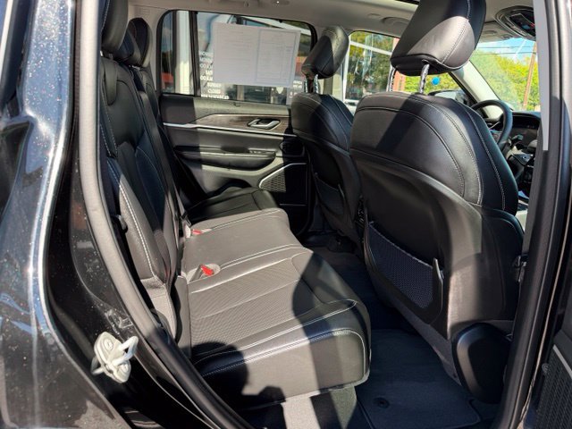 Used 2023 Jeep Grand Cherokee 4WD 4xe w/ Luxury Tech Group II image 19
