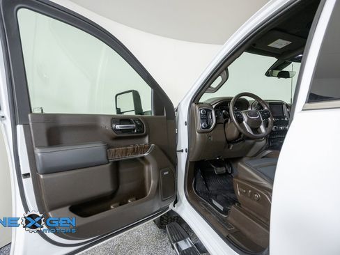Used 2020 GMC Sierra 2500 Denali w/ Denali Ultimate Package AWD/4WD image 9