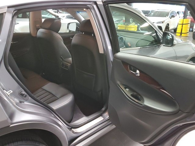 Used 2017 INFINITI QX50 AWD w/ Premium Package image 31