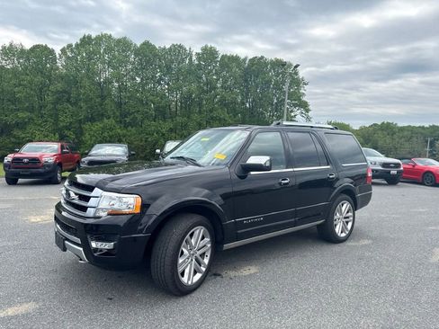 Used 2017 Ford Expedition Platinum AWD/4WD image 3