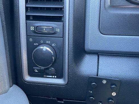 Used 2018 RAM 3500 Tradesman w/ Chrome Appearance Group image 14