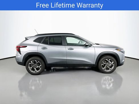 New 2025 Chevrolet Trax LT w/ Driver Confidence Package FWD image 9