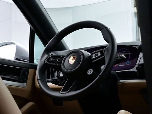 Certified 2026 Porsche Cayenne Coupe AWD/4WD image 20
