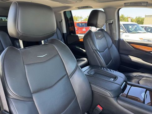 Used 2018 Cadillac Escalade ESV Premium Luxury AWD/4WD image 15