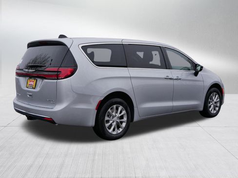 New 2026 Chrysler Pacifica Limited w/ Trailer Tow Group image 7