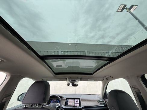 Used 2025 Volkswagen Atlas SEL Premium R-Line image 8