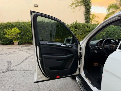 Used 2016 Mercedes-Benz GLE 400 4MATIC image 9