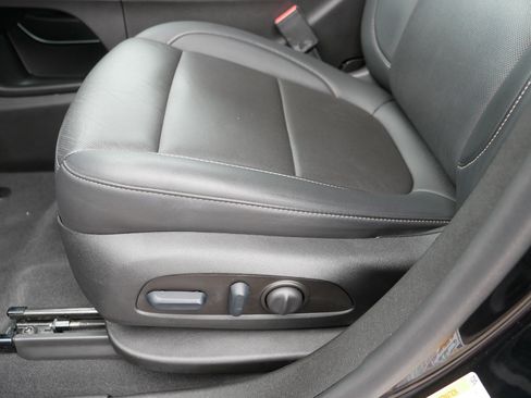 Used 2023 GMC Acadia SLT w/ Elevation Edition image 20