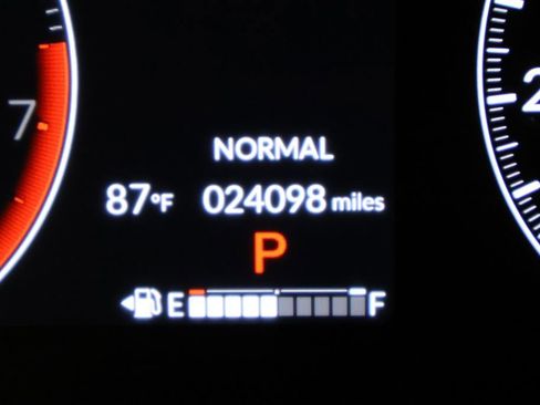 Used 2024 Honda Pilot Touring image 25