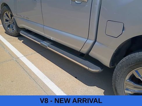 Used 2018 Nissan Titan SV w/ SV Convenience Package RWD image 7