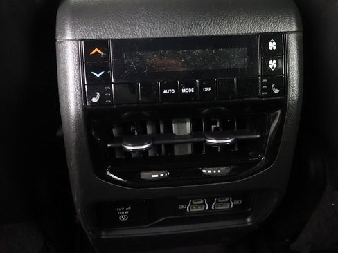 Used 2023 Jeep Grand Cherokee L Limited AWD/4WD image 37